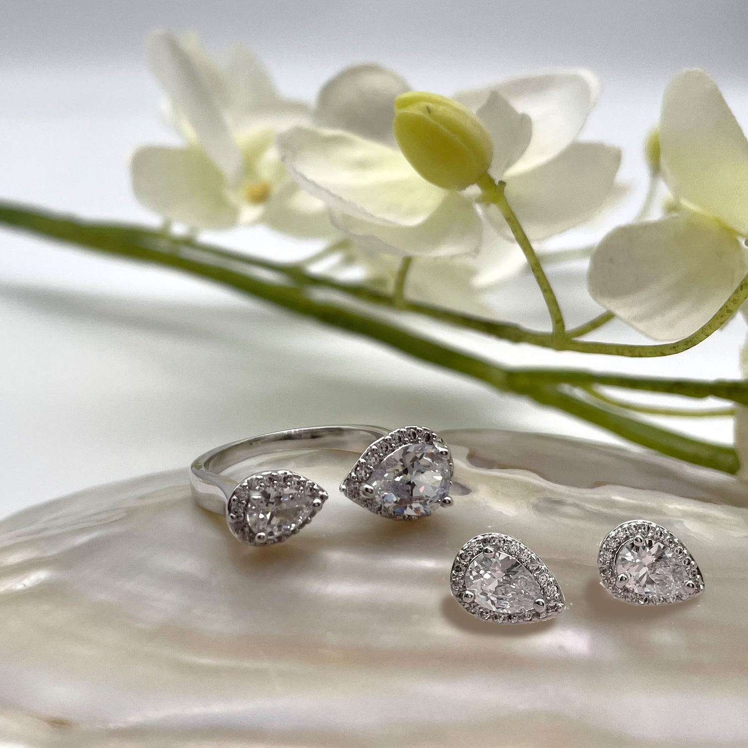 Sanaa Pear Cut CZ Diamond Set, Silver - Zahra Jewelry
